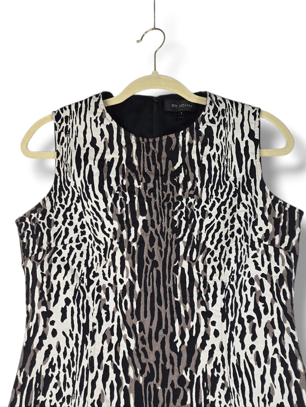St. John Animal Print Sheath Dress Quiet Luxury Mixed Safari Sleeveless Size 8 - Picture 4 of 16